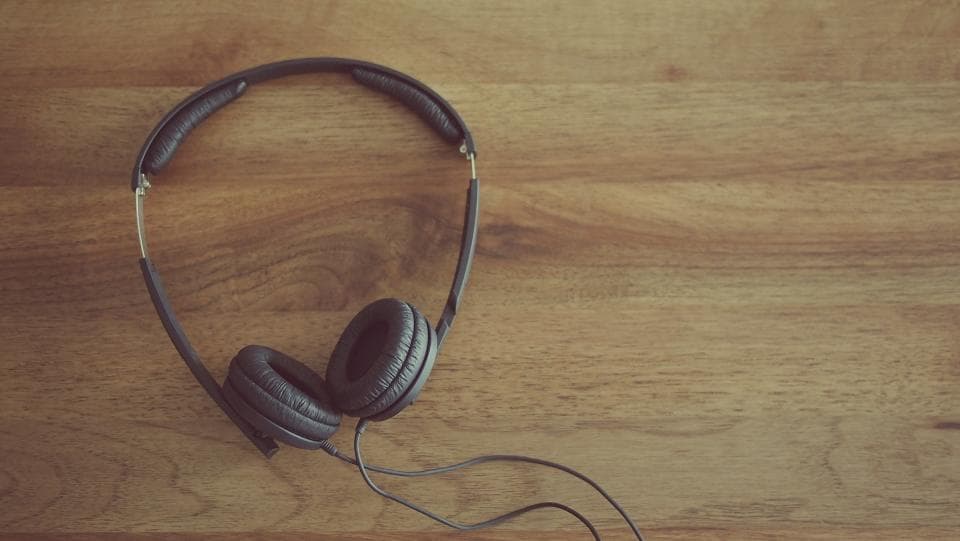 Tai nghe chống ồn: Sony WH-1000XM5, AirPods Pro 2 và JBL Tune 770NC