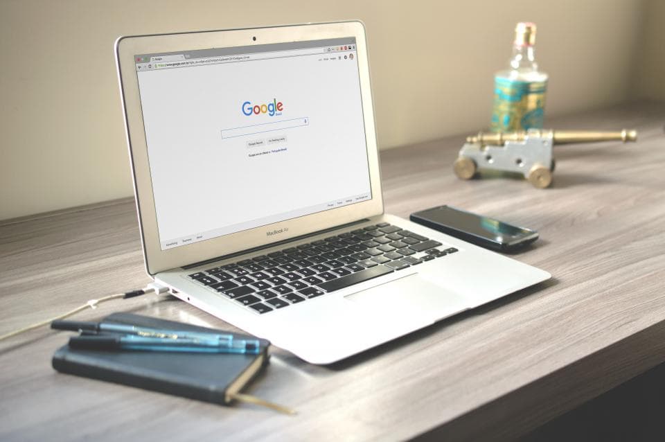 MacBook hay laptop Windows: chọn theo công việc, đừng chọn theo phe